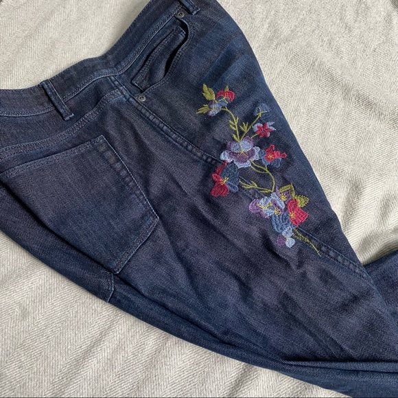 J JILL Embroidered Floral Slim Ankle Jeans Size 8 - Picture 4 of 11
